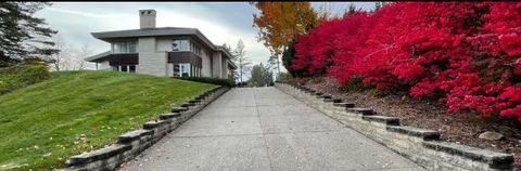 A home in Bloomfield Hills