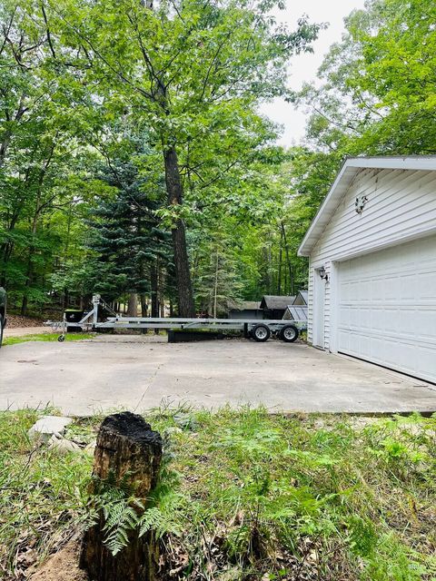 A home in Lyon Twp