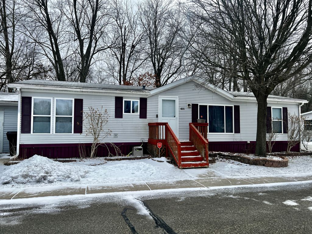 Photo for 2500 Mann #411 Road, Village Of Clarkston, MI 48346 (MLS # 20230020254)