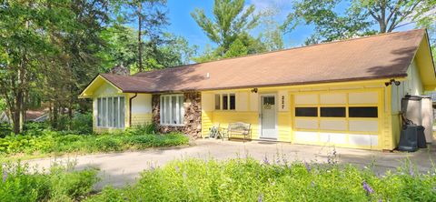 A home in Roscommon Twp