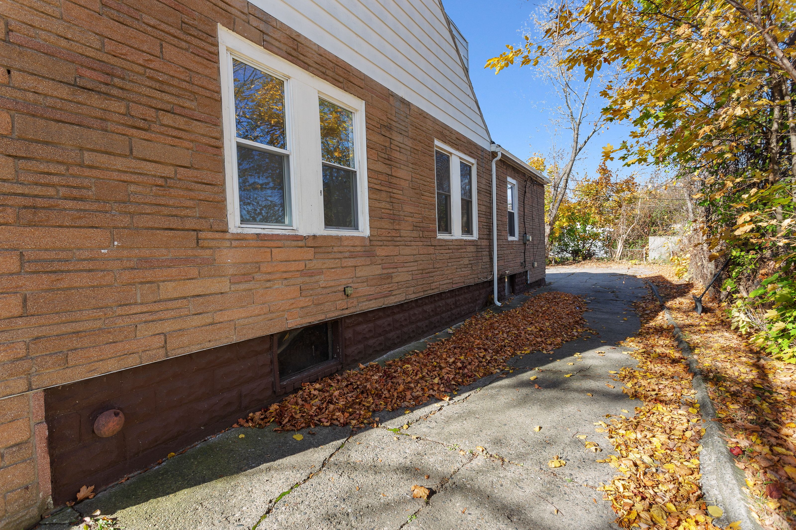 256 CEDARDALE Avenue