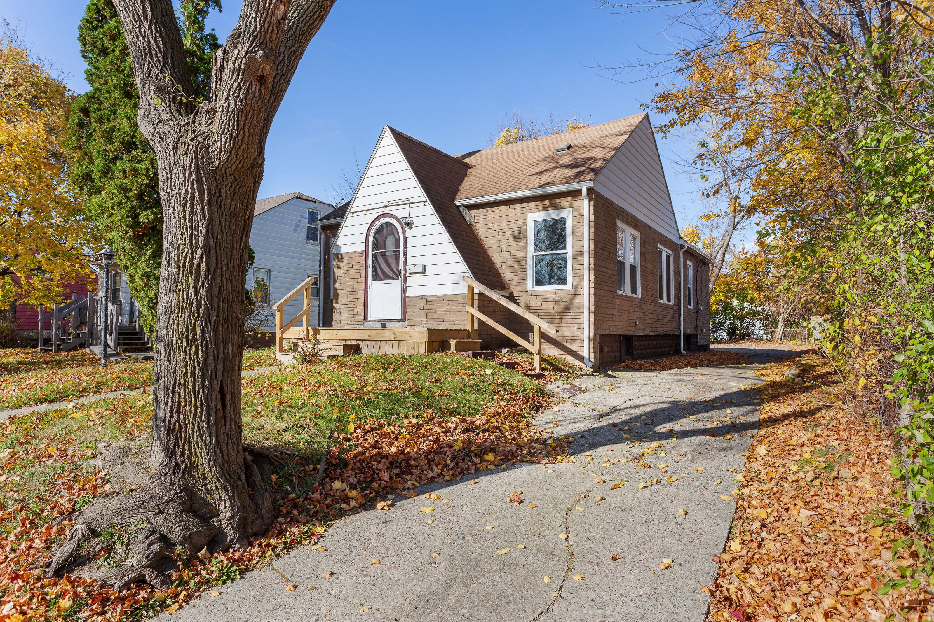 256 CEDARDALE Avenue