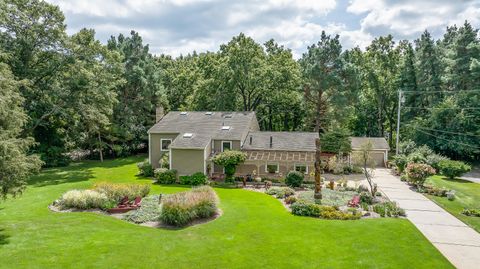 A home in West Bloomfield Twp