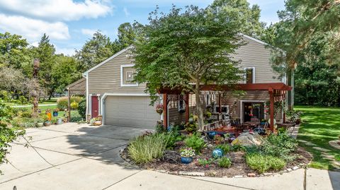 A home in West Bloomfield Twp