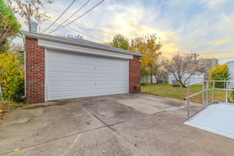 A home in Harper Woods