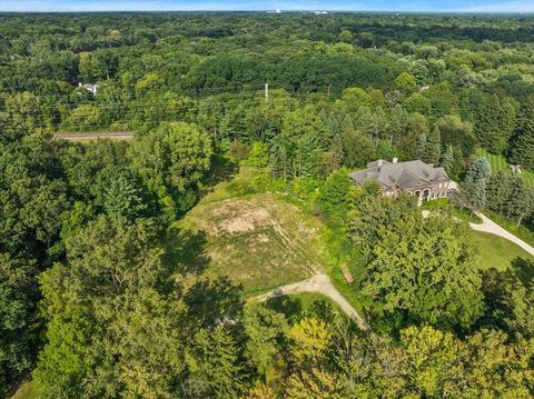 A home in Bloomfield Twp