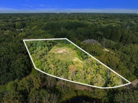 A home in Bloomfield Twp