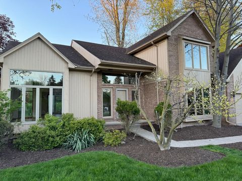 A home in West Bloomfield Twp