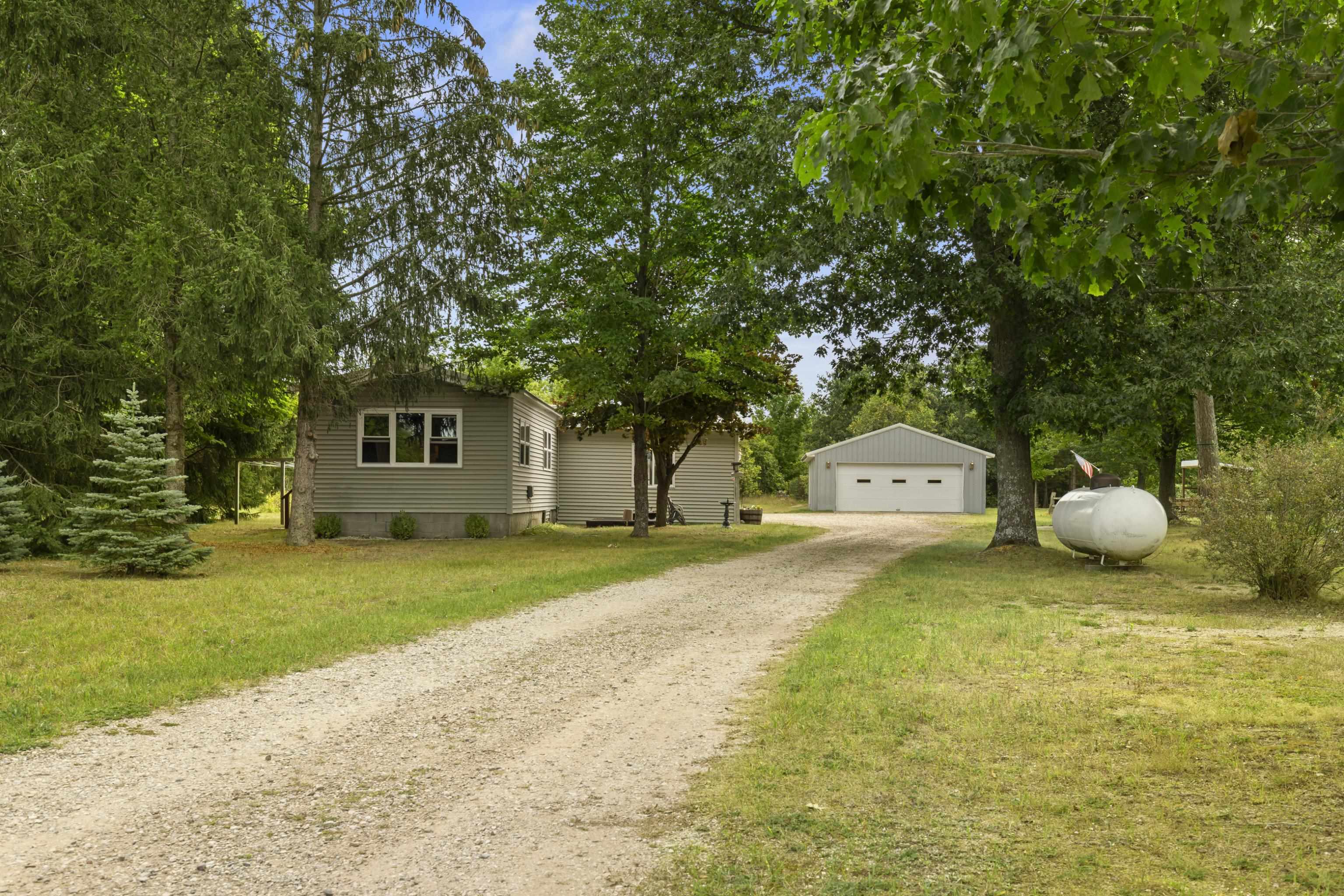 Photo 2 of 32 of 1473 N Lamb Road mobile home