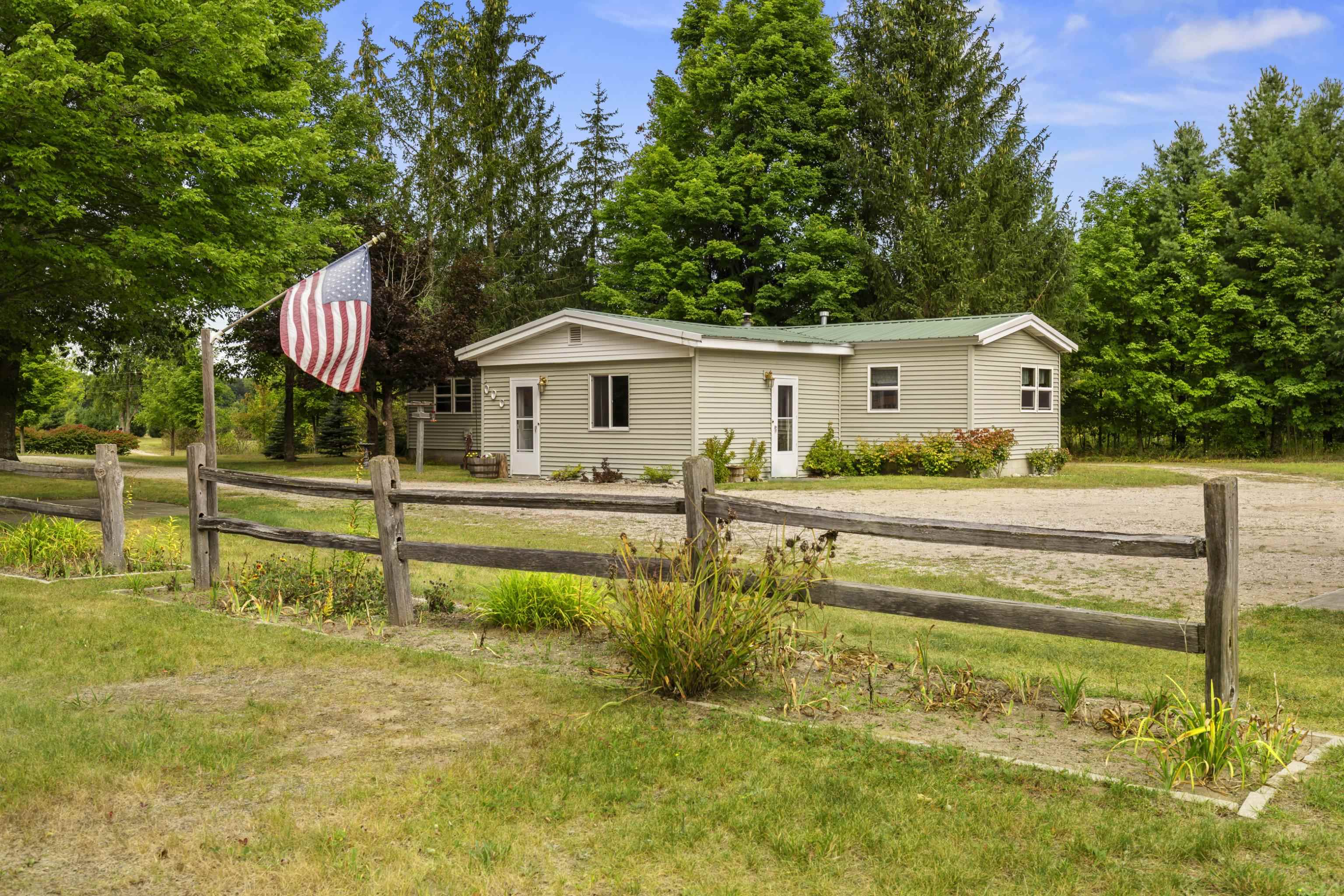 Photo 8 of 32 of 1473 N Lamb Road mobile home