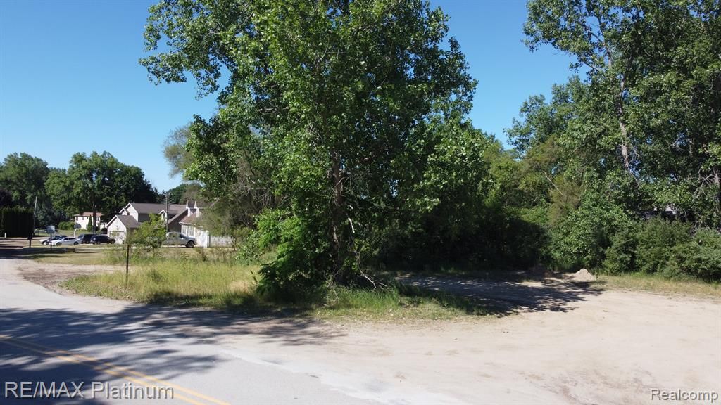 V/L HIGHLAND ROAD 0.8 ACRES
