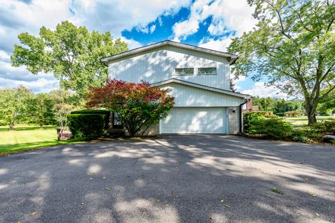 A home in West Bloomfield Twp