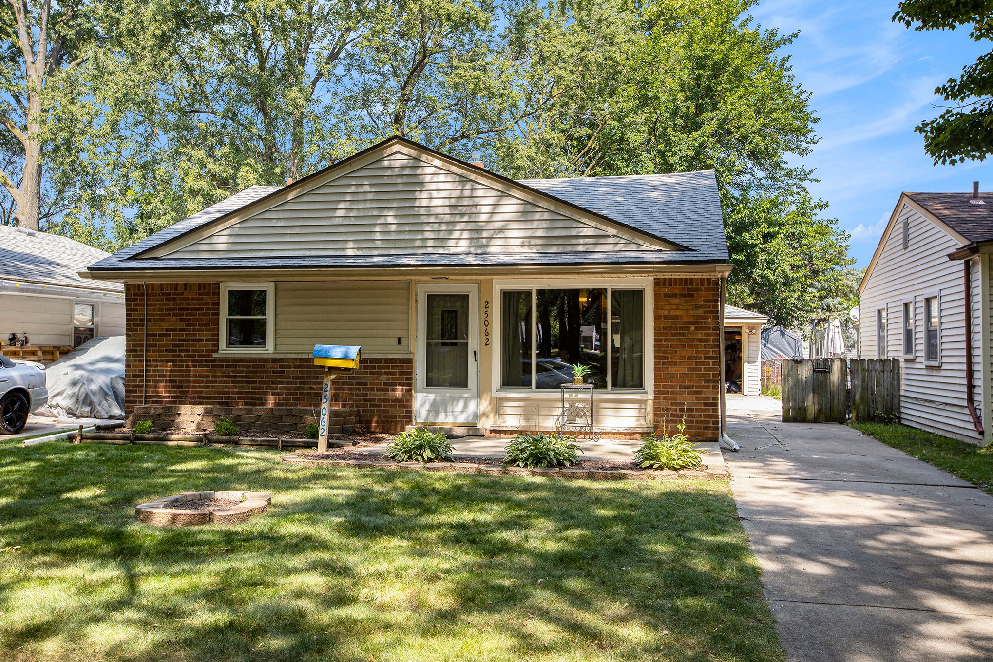 View Dearborn Heights, MI 48125 house