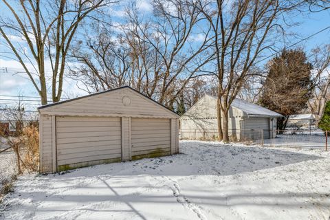 A home in Harper Woods