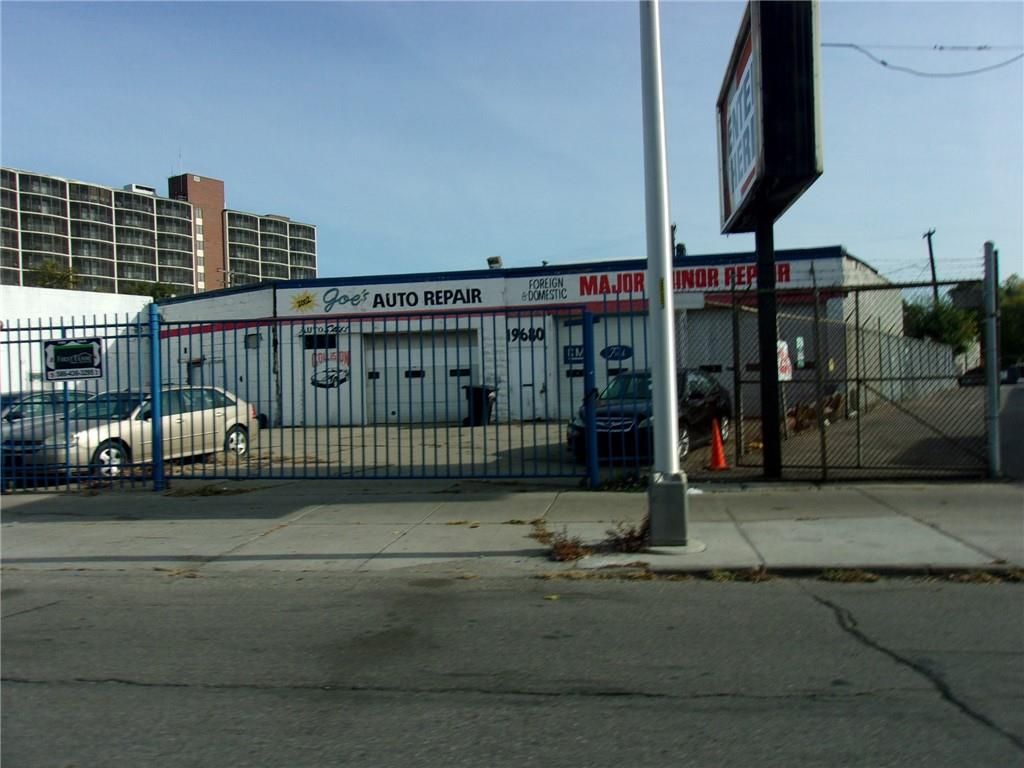 19700 WOODWARD Avenue