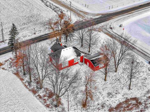 A home in Clam Lake Twp