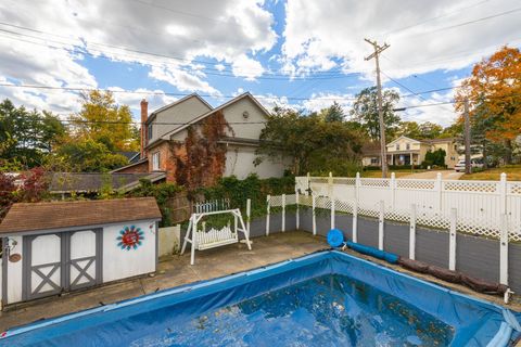 A home in Romeo Vlg