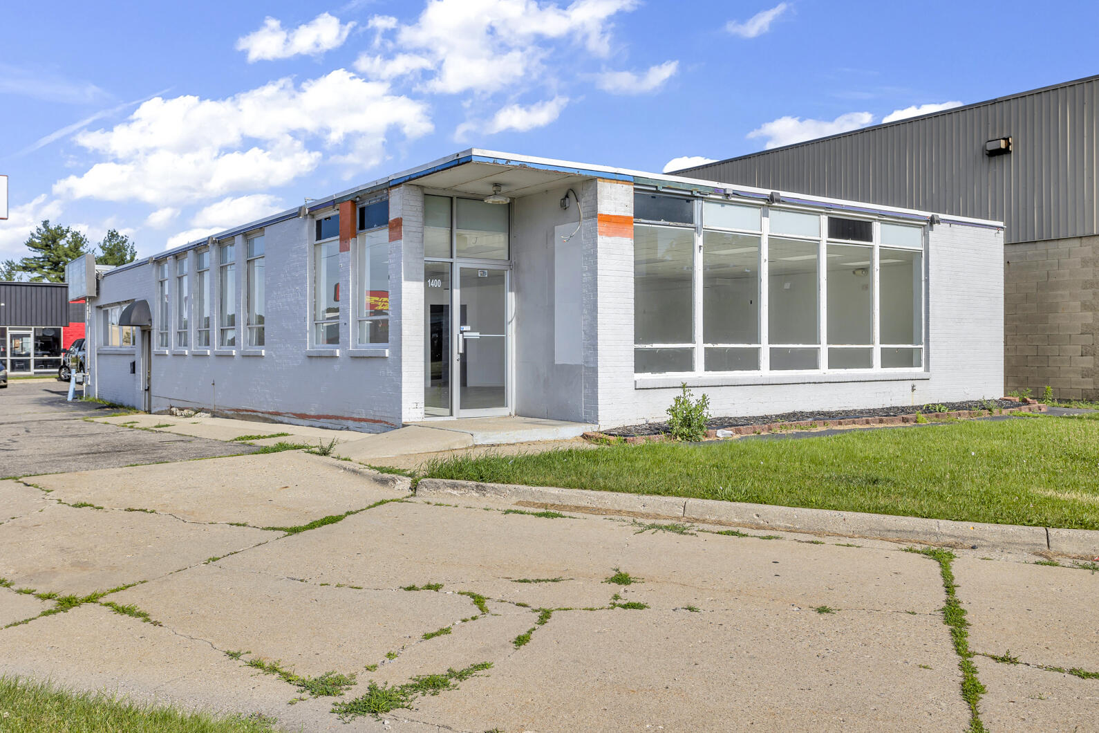1400 N West Avenue