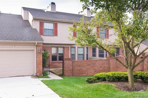 A home in West Bloomfield Twp