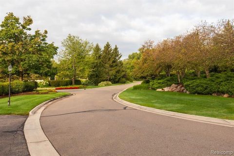 A home in West Bloomfield Twp