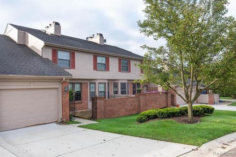 A home in West Bloomfield Twp