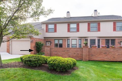 A home in West Bloomfield Twp