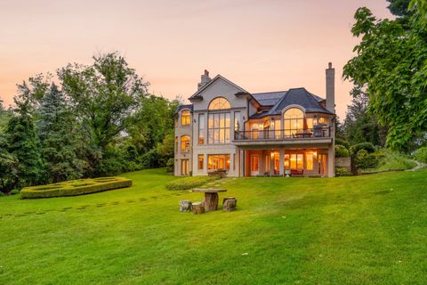 A home in Bloomfield Hills