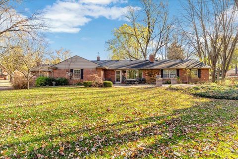 A home in Bloomfield Twp