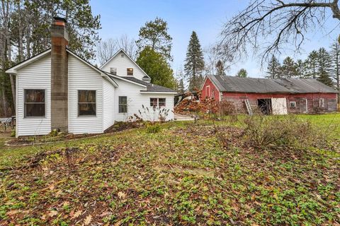 A home in Clam Lake Twp