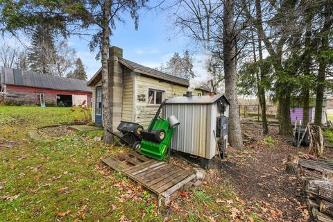 A home in Clam Lake Twp