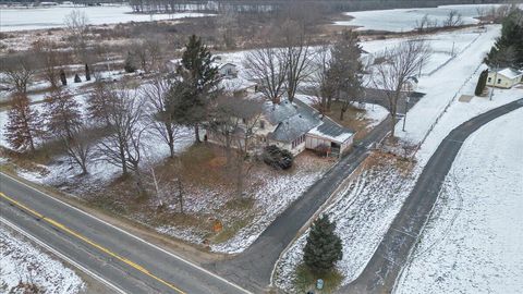 A home in Leslie Twp