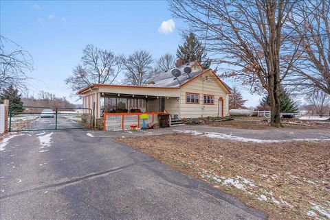 A home in Leslie Twp