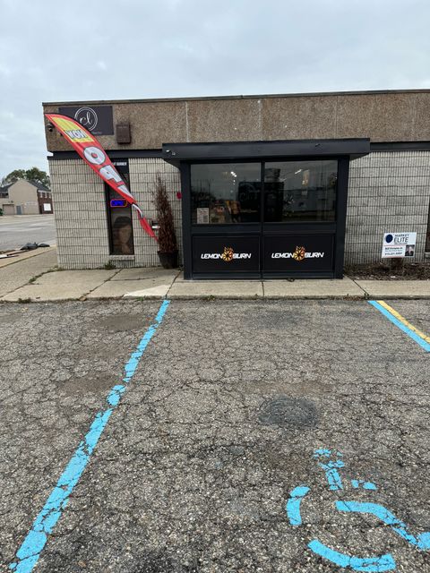 21511 E VAN DYKE Avenue N Warren City MI 48089