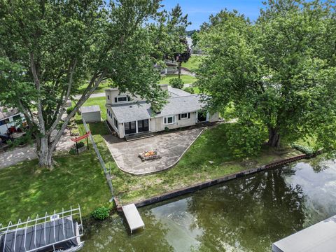 A home in Algansee Twp