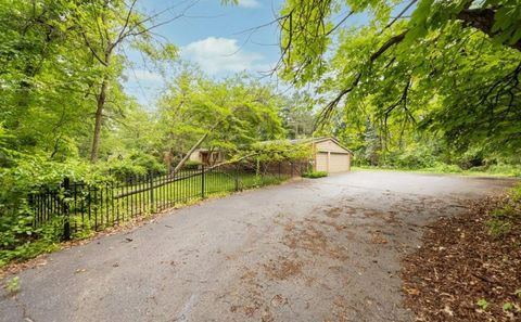 A home in Bloomfield Twp