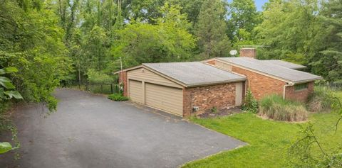 A home in Bloomfield Twp