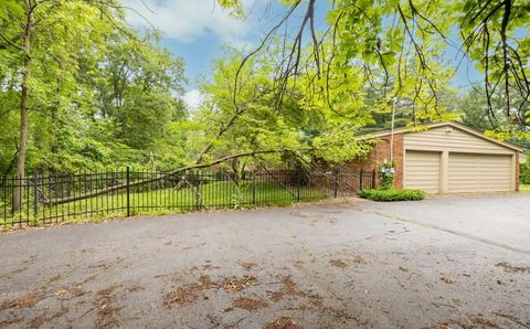 A home in Bloomfield Twp