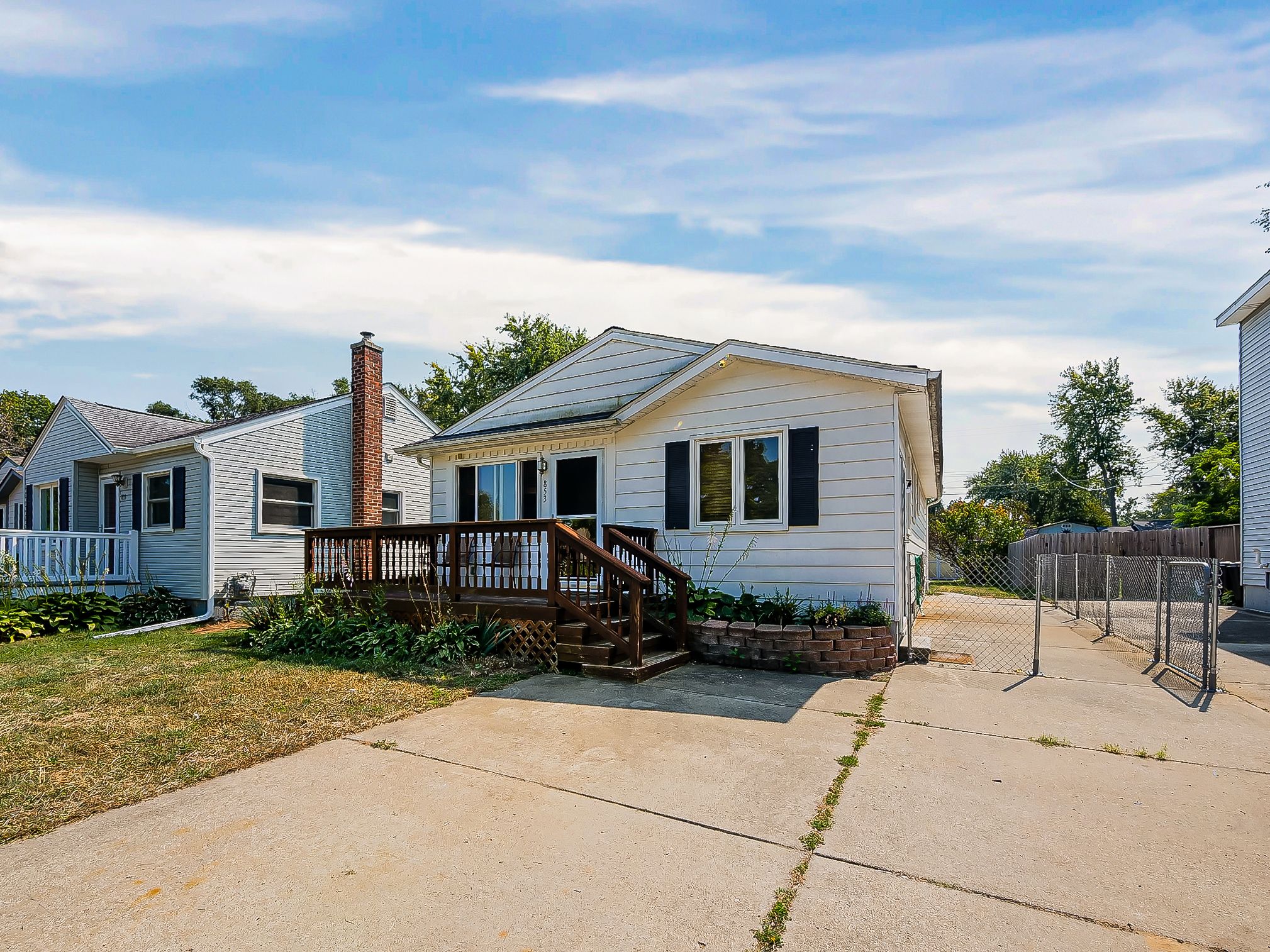 853 ADELAIDE Drive