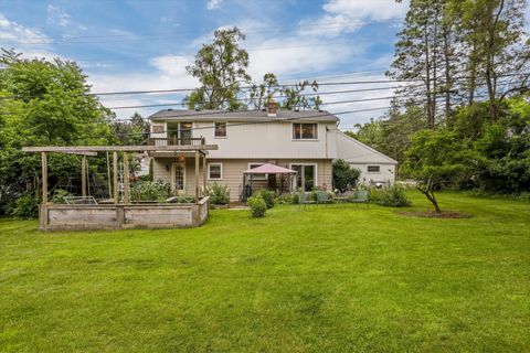 A home in West Bloomfield Twp