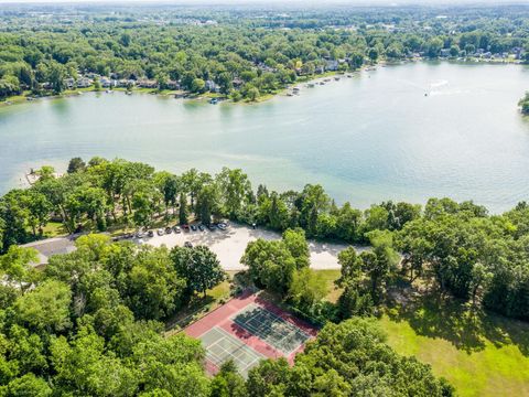 A home in West Bloomfield Twp