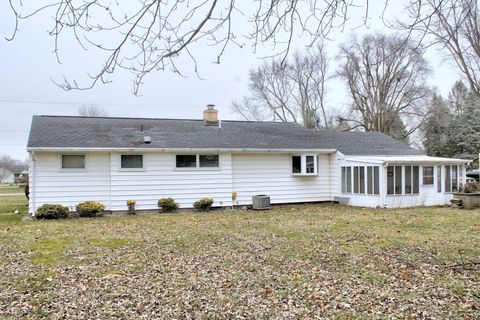 A home in Blissfield Vlg