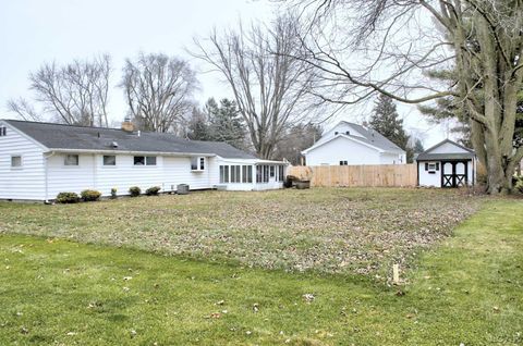 A home in Blissfield Vlg