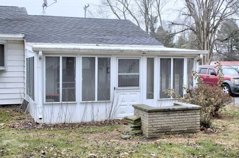 A home in Blissfield Vlg