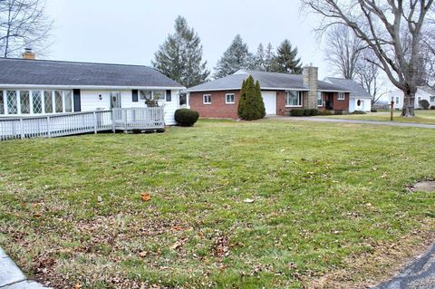 A home in Blissfield Vlg