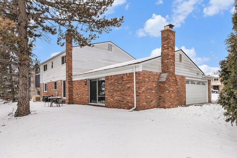 A home in West Bloomfield Twp