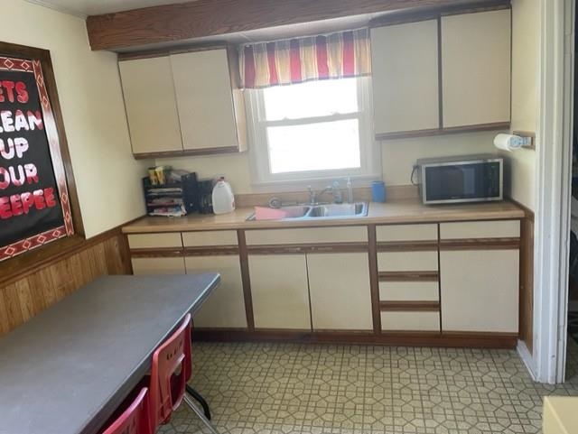 Photo 6 of 12 of 917 Carver Street house