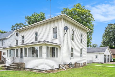 A home in Paw Paw Vlg