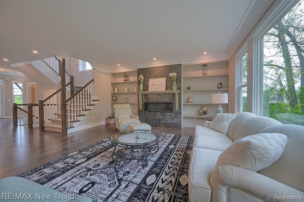 120 W Summit Street