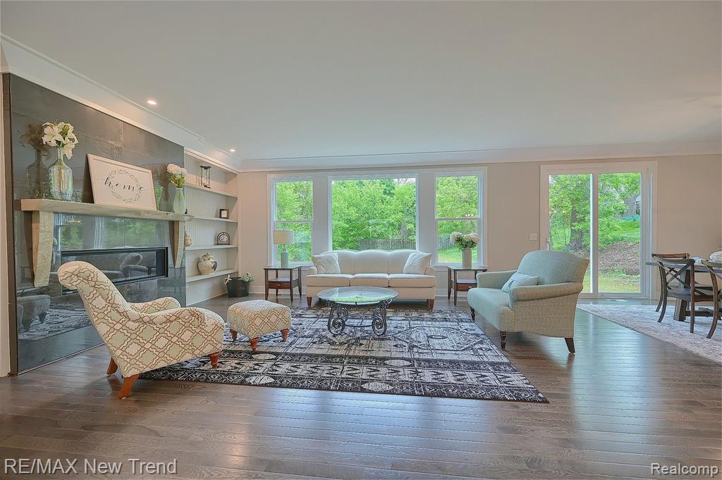 120 W Summit Street