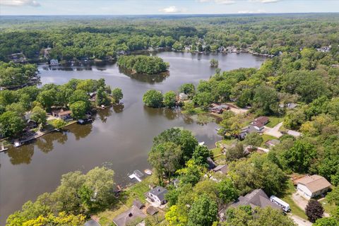 A home in Putnam Twp